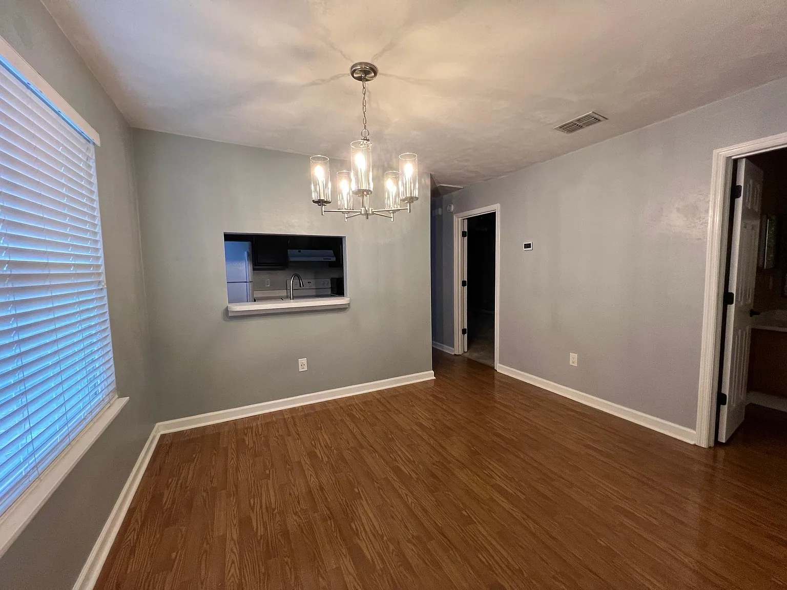 2 bed, 984 sqft, $1,600 — Photo 3