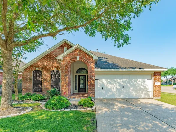 2912 Standing Springs Ln, Dickinson, TX 77539