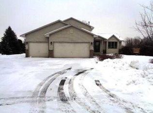 8278 Copperfield Way, Inver Grove Heights, MN 55076