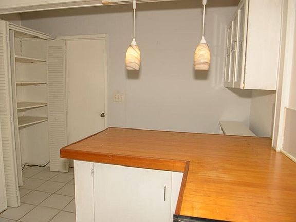 4th image of 2561 NE 22nd St