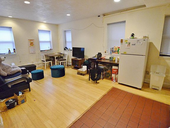 2nd image of 52 Westland Ave #Ua42