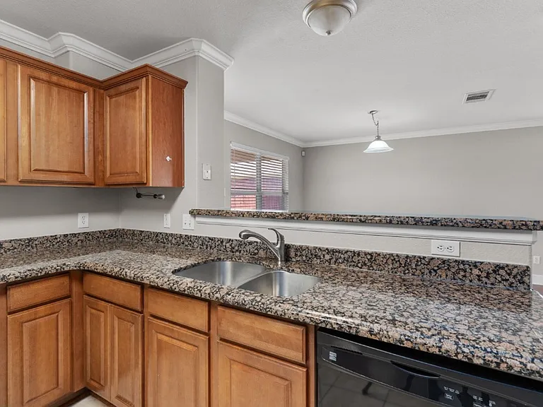 3417 Savage Springs Dr — Photo 10
