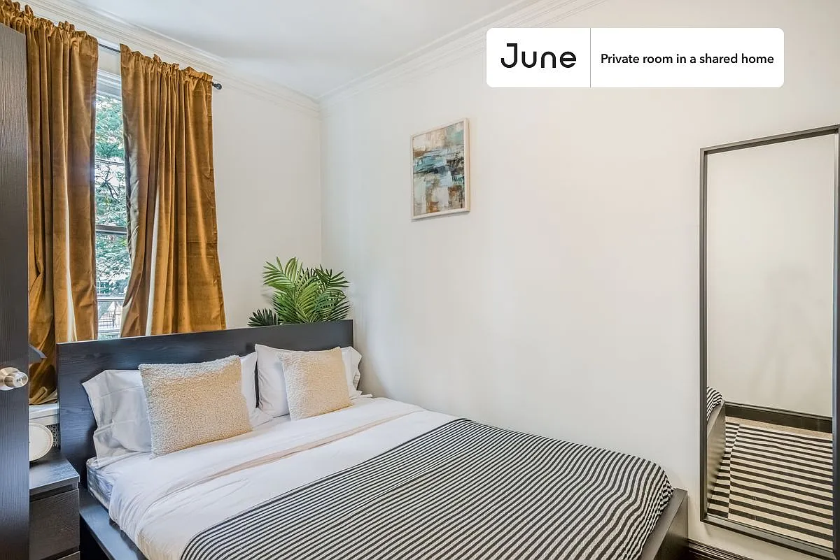 Full bedroom in 5 bed/2 bath home in Woodley Park #226 B — Photo 1