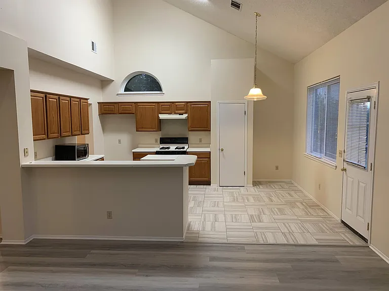 10911 Grassmere Ct — Photo 9