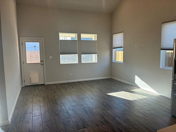 4th image of 2509 Berryville Ln