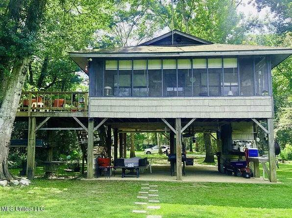 148 Mayhall Dr, Lucedale, MS 39452