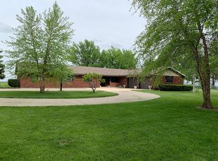 14759 State Route Dd, Savannah, MO 64485