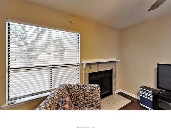 4th image of 1902 Dartmouth St APT L5