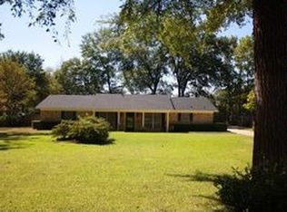 1726 Lakeshore Dr, Longview, TX 75605