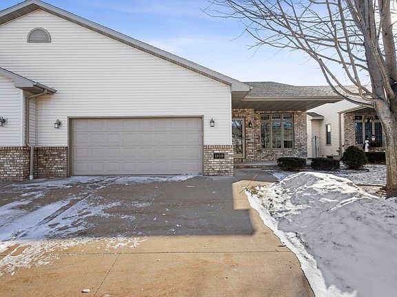 3rd image of 1819 E Sylvan Ave