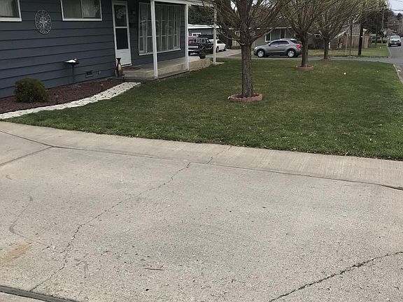 Front house with big yard