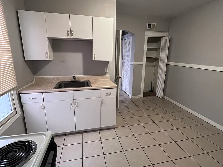5805 S Broadway #2 — Photo 3