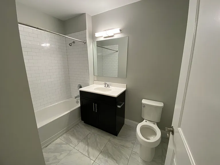1121 53rd St #14 — Photo 13