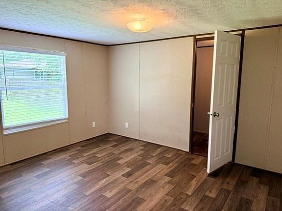 5th image of 18771 Forest Lane Cir