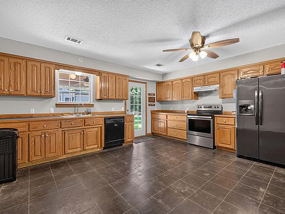 5th image of 2736 Riverview Dr