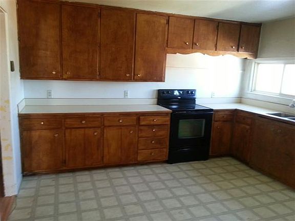 3rd image of 1421 E Flint St