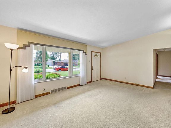 4th image of 8851 Manda Ln