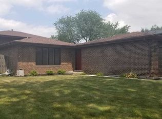 2642 Brewer Ln, Woodridge, IL 60517