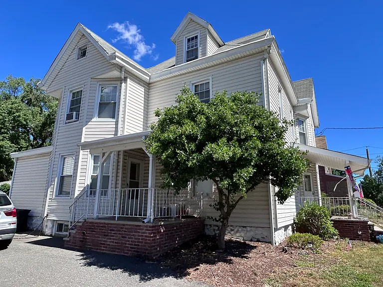 28 Washington Ave — Photo 1