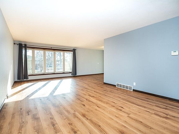2nd image of 107 Brookwood Ct