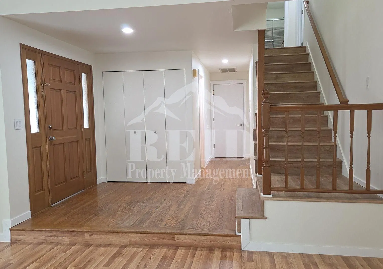Silverdale - 2 Story Home (4bed 2.5 Bath) — Photo 3