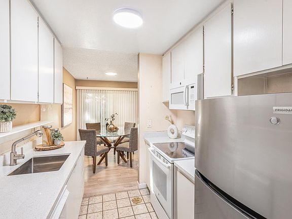 5th image of 121 Buckingham Dr Unit 67