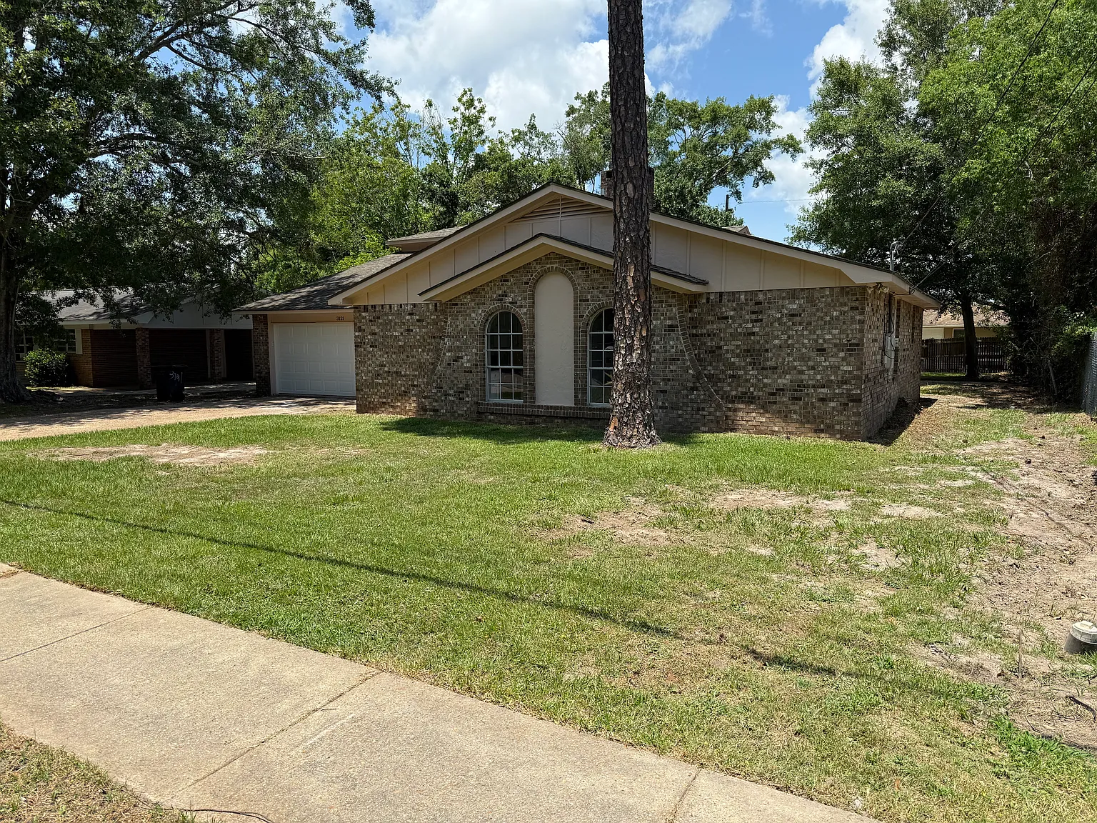 4 bed, 2495 sqft, $2,400 — Photo 3