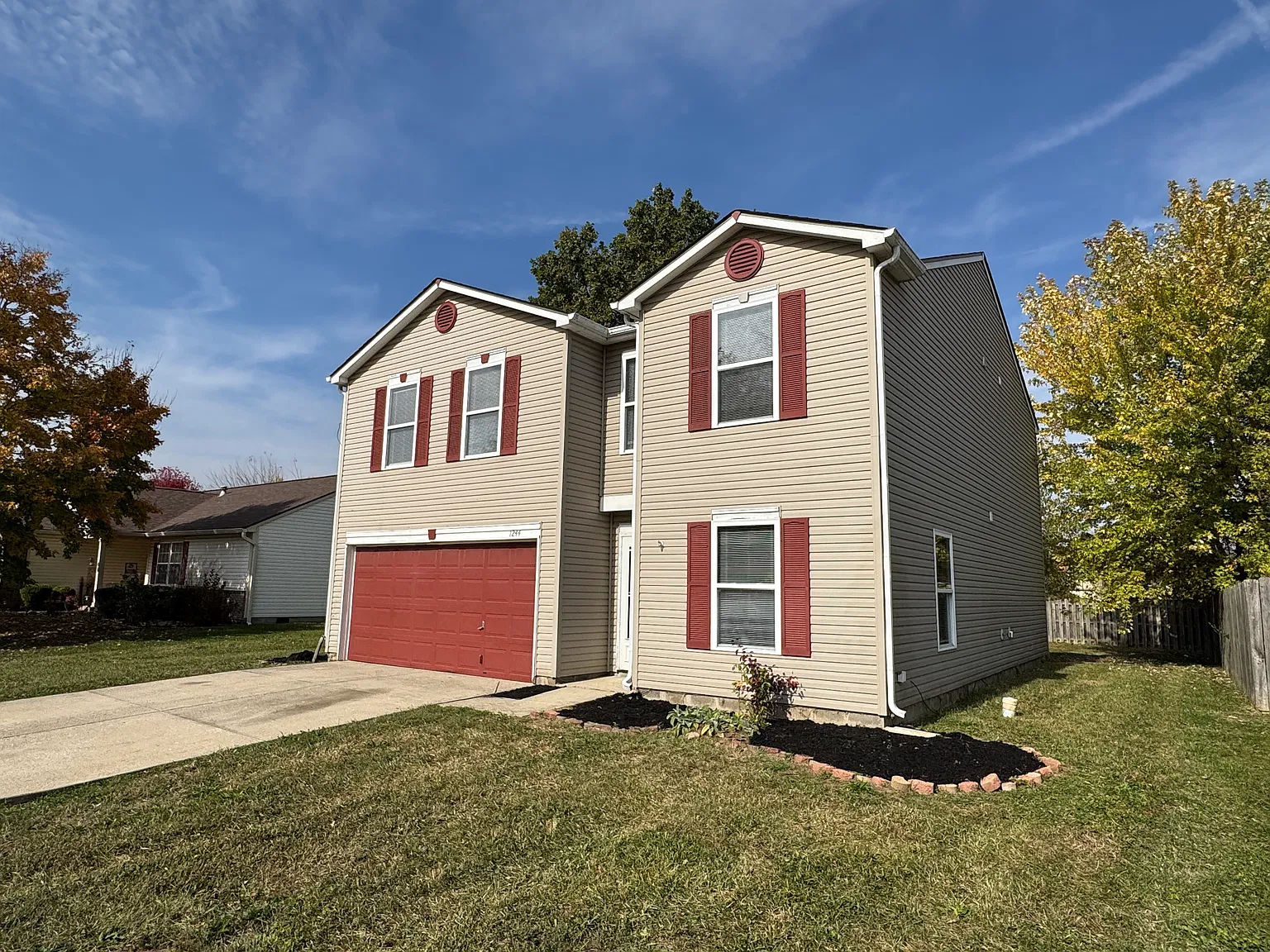 4 bed, 2.5 bath, 2176 sqft, $1,995 — Photo 2