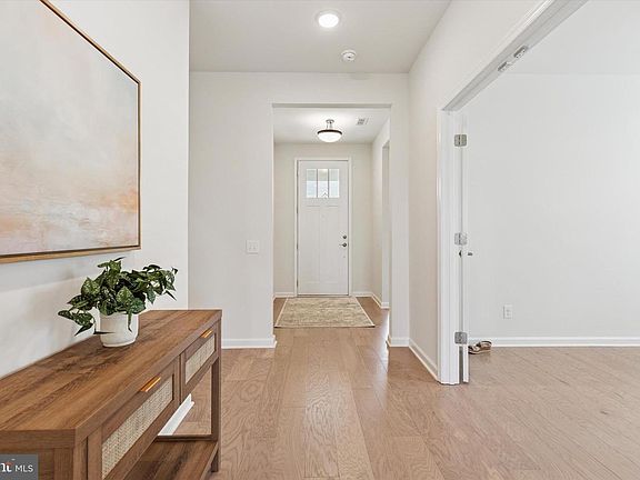 3rd image of 1095 Owen Ln