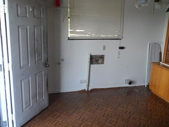 3rd image of 3356 Maple Ln