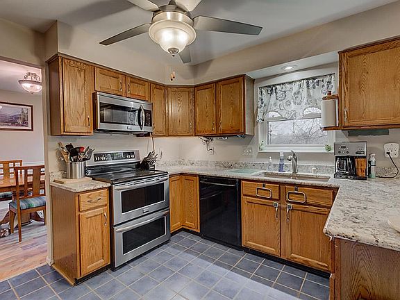 2nd image of 14 Yellowwood Ct