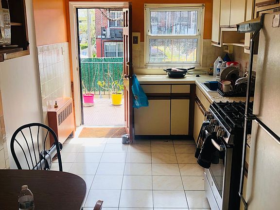 3rd image of 1046 E 223rd St Floor 2