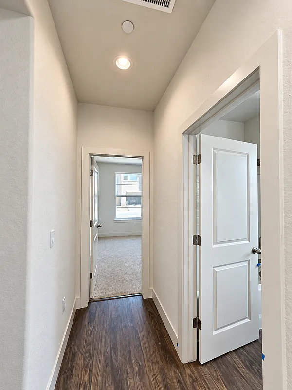 3 bed, 2.0 bath, 1830 sqft, $3,200 — Photo 3