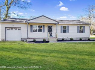 32 Lighthouse Dr, Waretown, NJ 08758