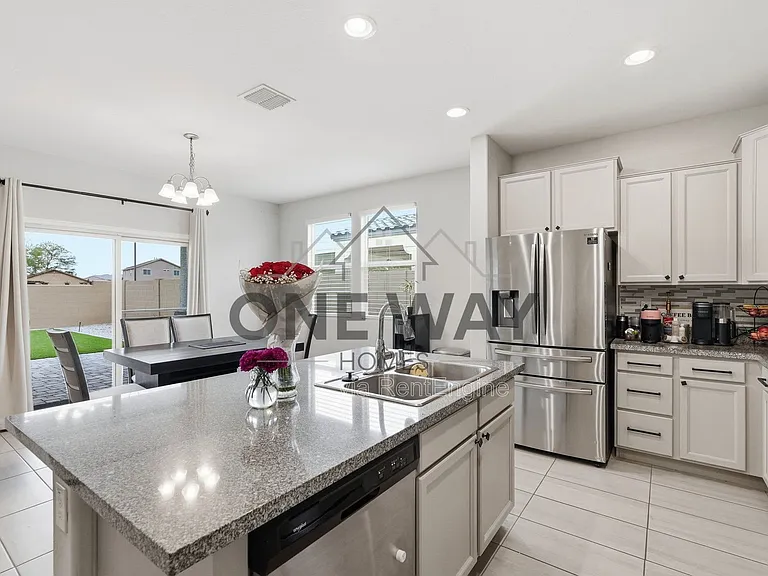 392 S 194th Ln — Photo 11