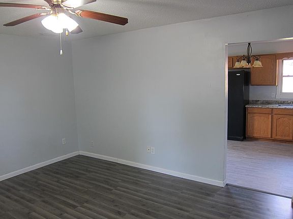 2nd image of 3025 E Yellowstone Dr