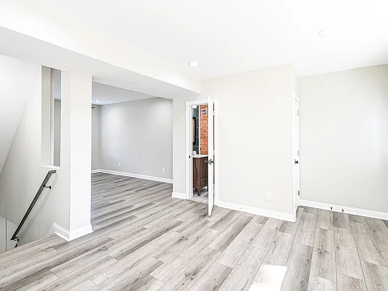 2823 Ashland Ave — Photo 7