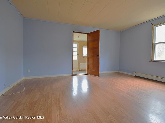 4th image of 51 Pine Avenue