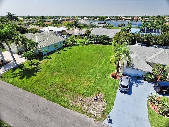 3rd image of 619 SW 56th St