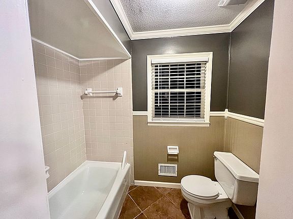 4th image of 2211 Tall Pine Dr