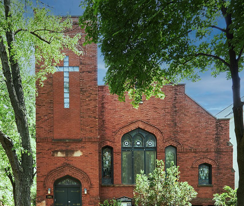 1st image of 1901 W Cornelia Ave