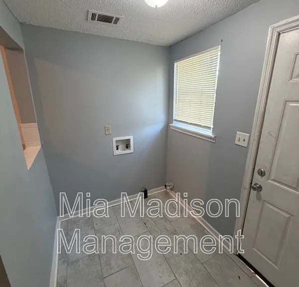 1419 Richards St — Photo 9