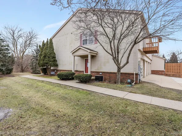 816 Oakwood Dr, Howell, MI 48843