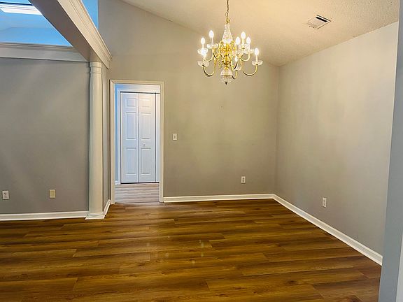 4th image of 165 River Park Dr