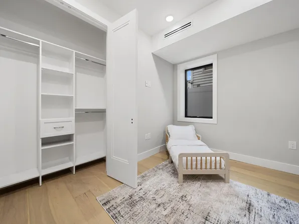 373 New York Avenue image 16 of 25