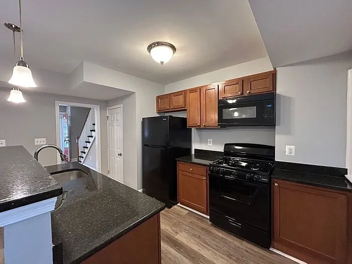899 Braeside Rd — Photo 1