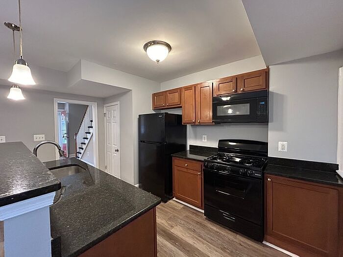 1st image of 899 Braeside Rd