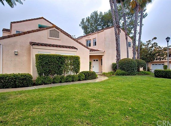 Great end-unit location resting on a huge greenbelt