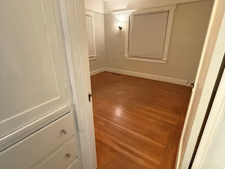1813 Beverly Way — Photo 31