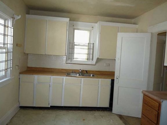 4th image of 3325 E 145th St